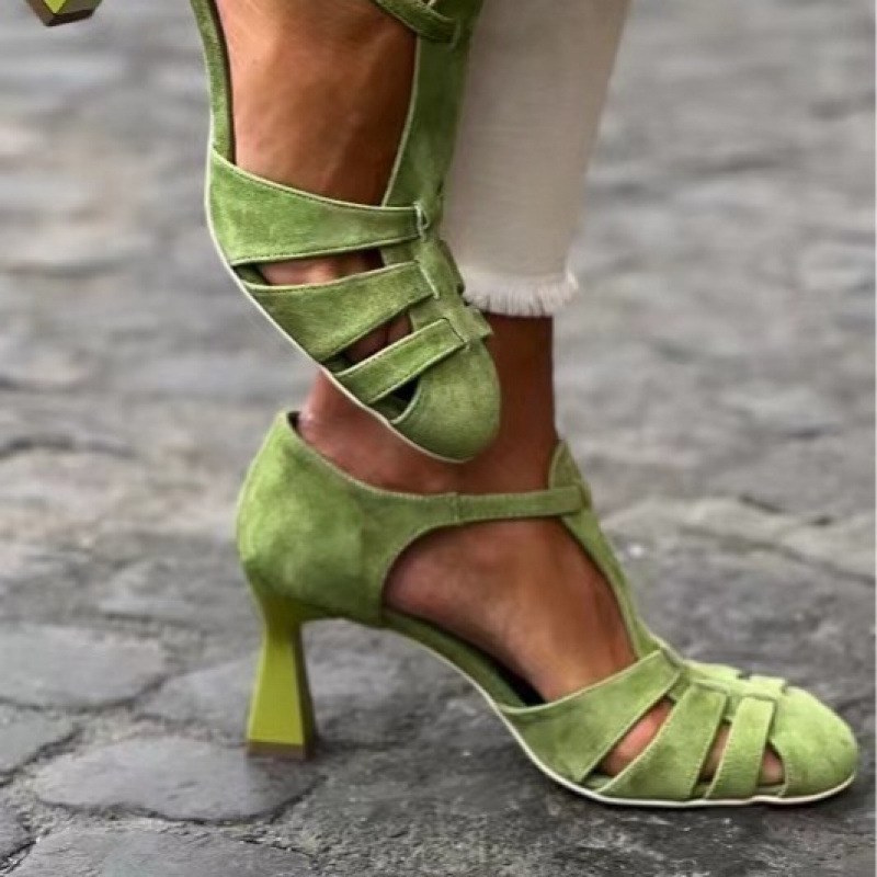 Summer Clothing Styles - Sandales à talon chaton en daim